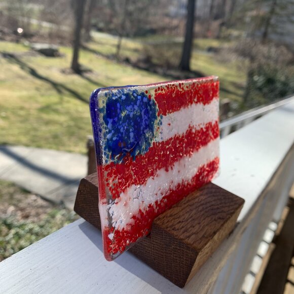 1138 USA FLAG ON WOOD BLOCK SUN CATCHER  RED WHITE & BLUE USA FLAG ON WOOD BLOCK - Picture 4 of 6
